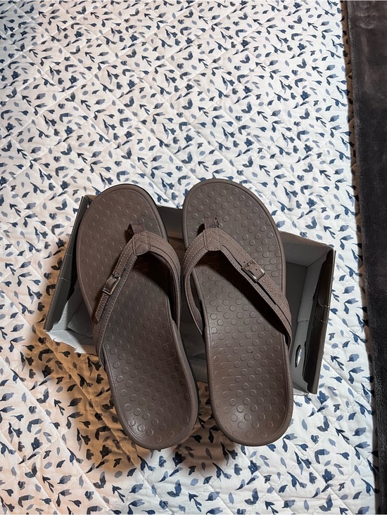 Vionic Shoes - Vionic Women's Flip Flops in Greige